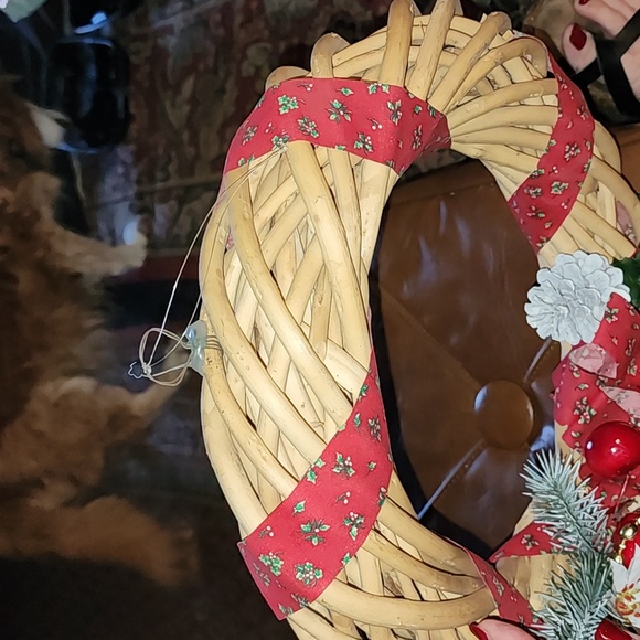 BAMBOO CHRISTMAS WREATH BEAUTIFULLY DECORATED - Picture 3 of 4